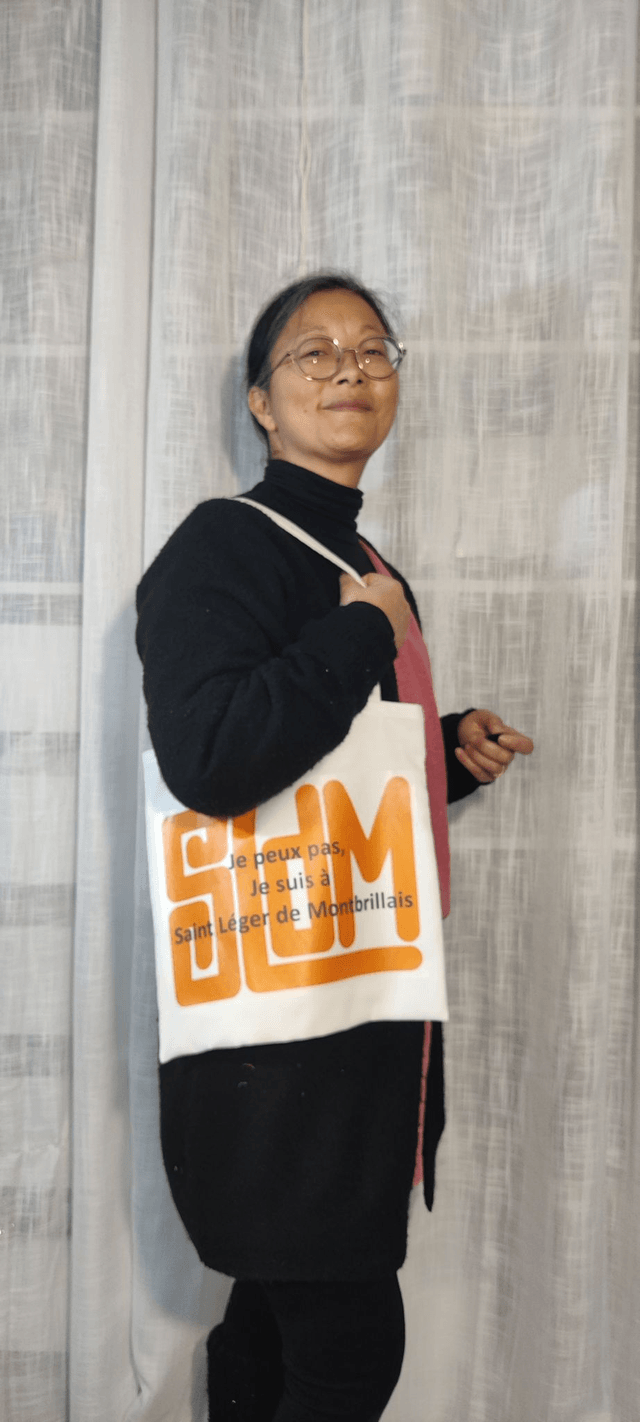 👜 Tote Bag "Je peux pas, je suis à Saint Léger de Montbrillais" 🏡✨