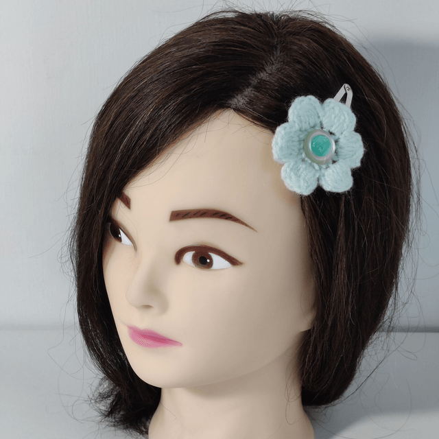 Barrette fleur simple bleu pale crochet bouton nacré turquoise clic clac