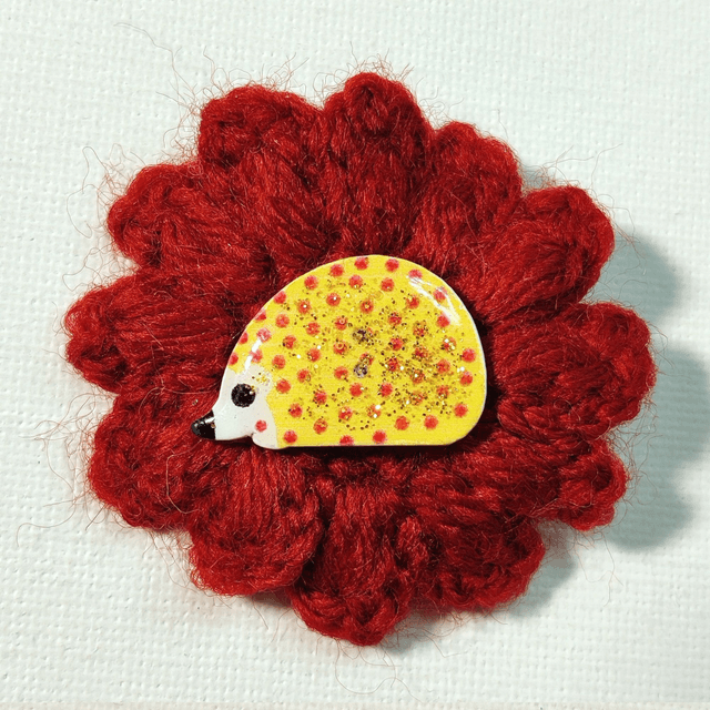 Barrette fleur simple rouge crochet bouton hérisson jaune pince crocodile
