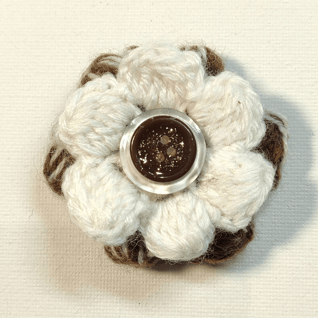 Barrette fleur double chocolat blanc crochet bouton nacré chocolat pince plate