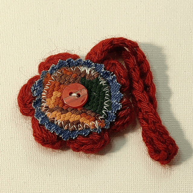 Grigri Fleur crochet jeans canevas et bouton