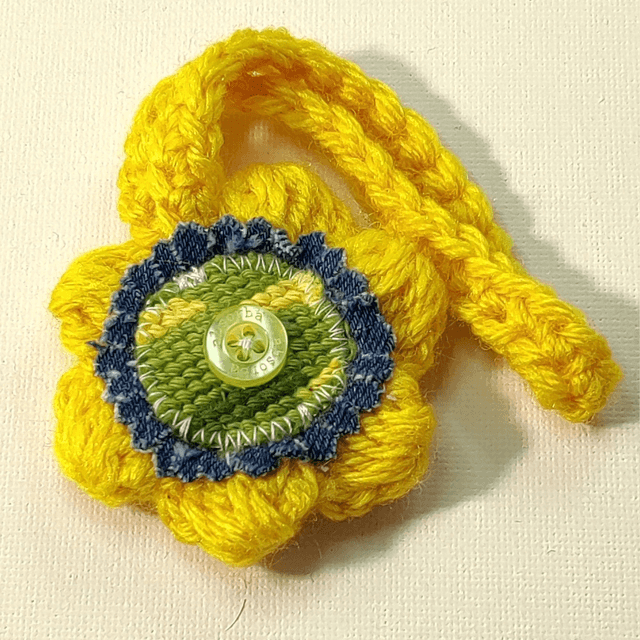 Grigri Fleur crochet jeans canevas et bouton