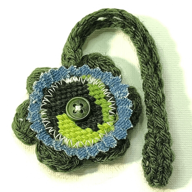 Grigri Fleur crochet jeans canevas et bouton