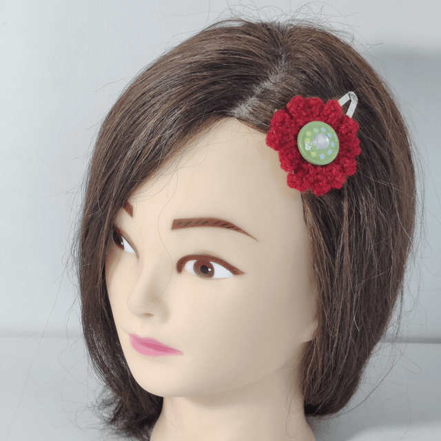 Barrette fleur simple rouge foncé crochet bouton vert pince clic clac